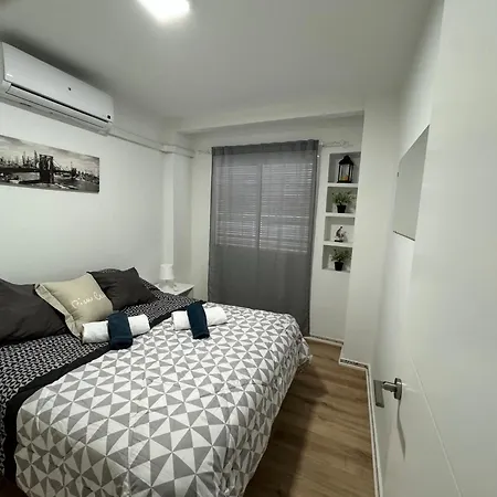 Beach, Pedregalejo Apt.4/6 2 Hab. *