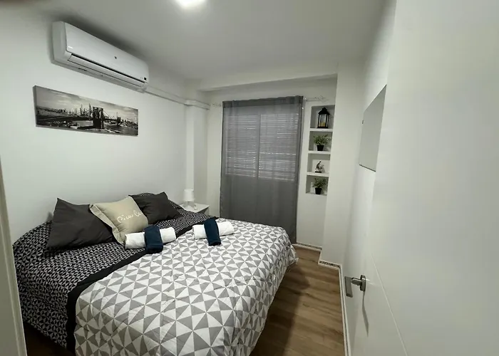 Beach, Pedregalejo Apt.4/6 2 Hab. *